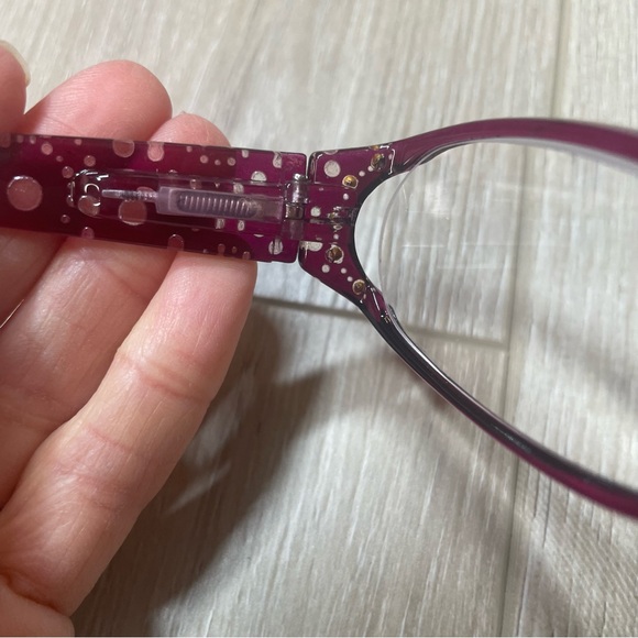 Foster Grant Women's Readers‎ Glasses in Burgundy with case - Picture 6 of 7